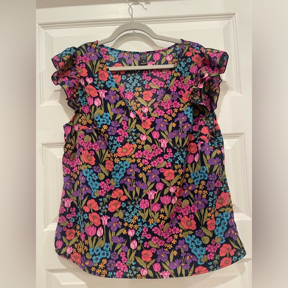 Emery Rose- Floral Top- Size XL